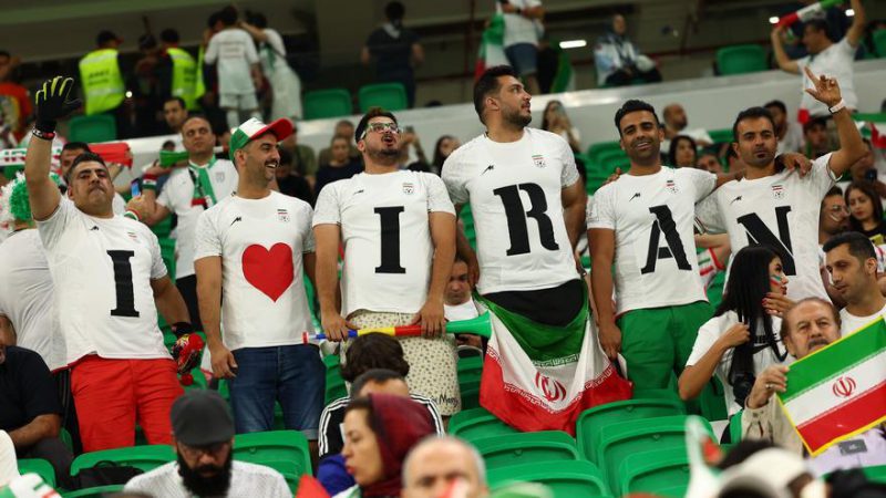 Seguidores de la selección de Irán durante un partido en el Mundial de Qatar 2022. Foto: Christian Charisius / GTRES
