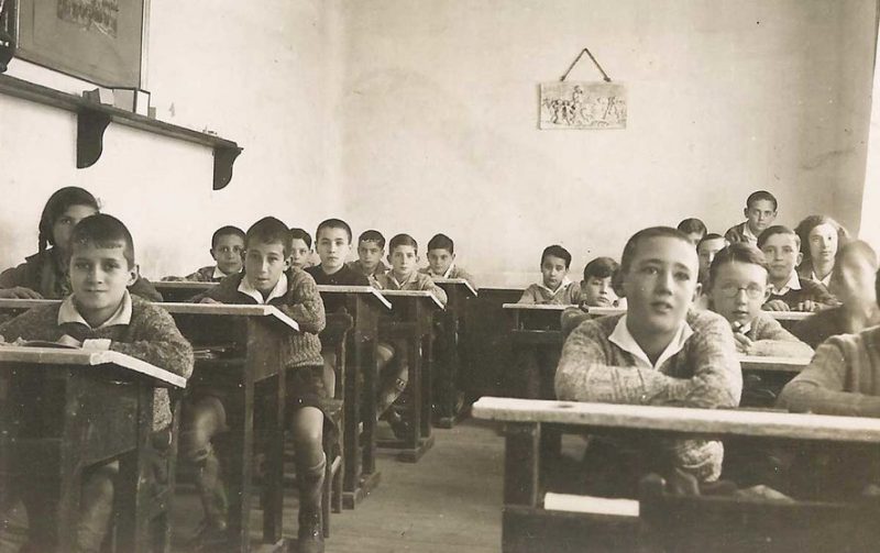 Un aula de la Institución Libre de Enseñanza. enero de 1933. Fotografía de Vicente Sos. Cortesía de Alejandro Sos Paradinas. Ilustra el capítulo de Santos Casado en el libro Aulas modernas