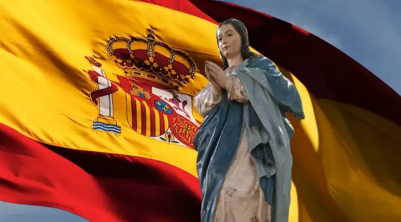 Fotomontaje de la Inmaculada Concepción con la bandera del Reino de España de fondo