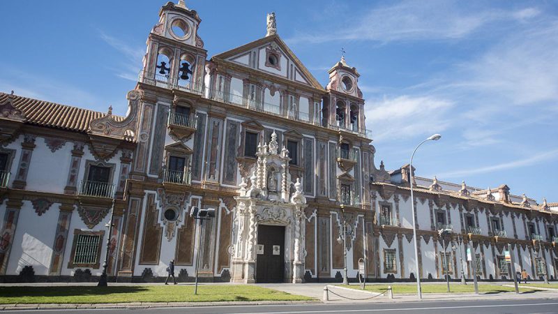 Sede de la Diputación de Córdoba, con la iglesia en el centro. Foto: MADERO CUBERO
