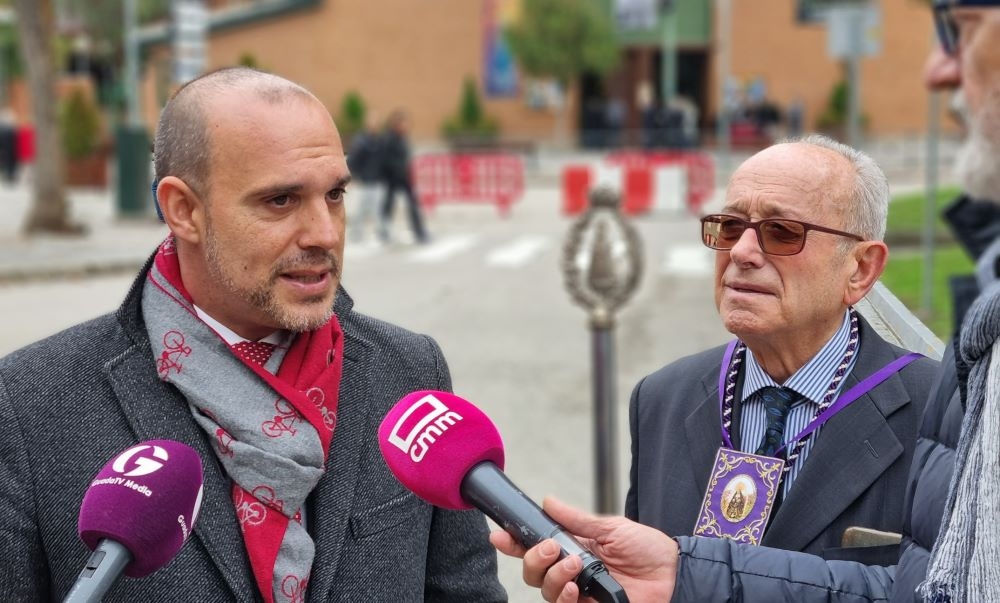 El presidente de las Cortes de Castilla-La Mancha y el alcalde de Azuqueca, ambos del PSOE, en la misa y actos religiosos en honor a la Virgen de la Soledad