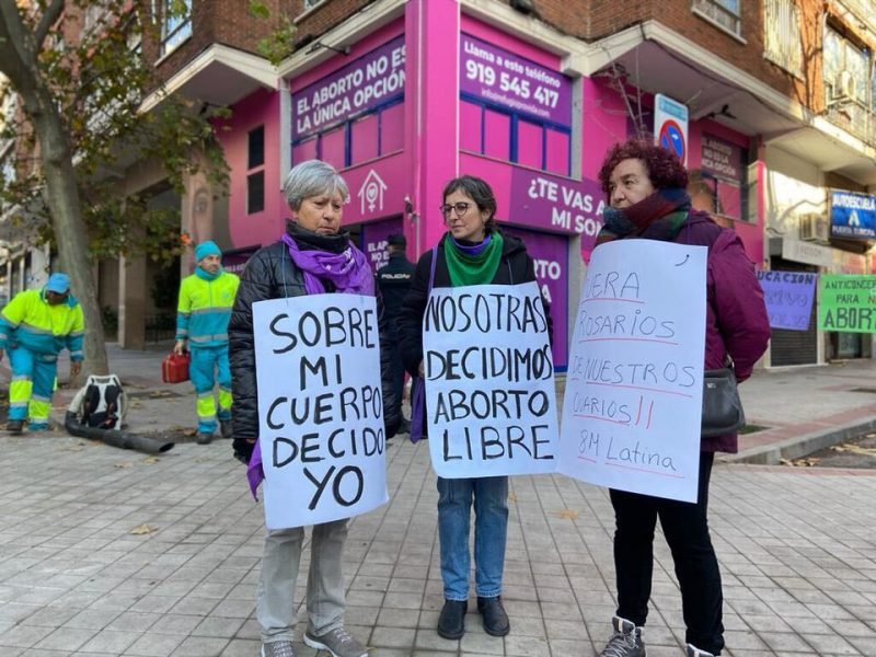 Protestas feministas contra el acoso a las mujeres frente a clínicas abortivas. — Foto: Alfredo Langa / Público