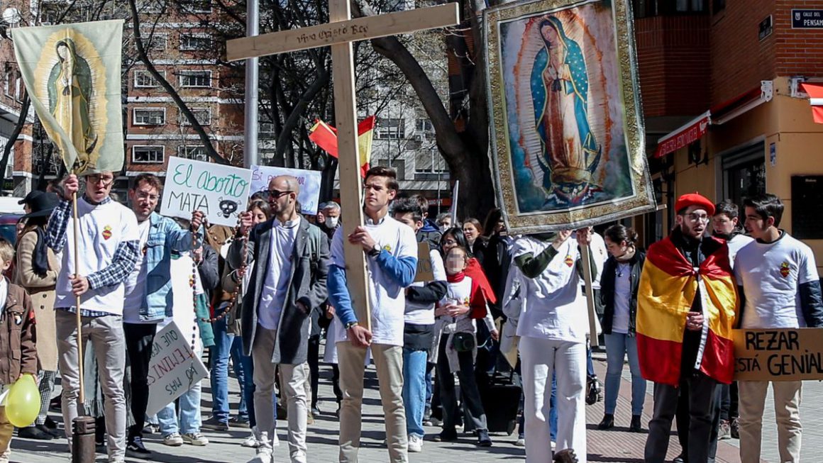 Manifestación contra el aborto convocada en Madrid en abril por la asociación Enraizados, que desarrolla actividad como lobby en la UE.