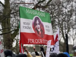 Los manifestantes se reúnen en Marble Arch en Londres antes de marchar a Trafalgar Square para protestar contra la República Islámica de Irán contra las ejecuciones y en solidaridad con las mujeres en Irán. — Jonathan Brady / PA Wire / dpa / Europa Press