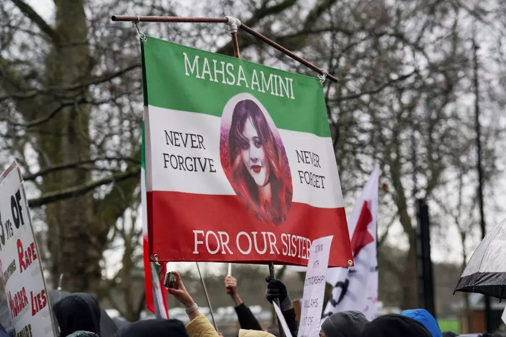Los manifestantes se reúnen en Marble Arch en Londres antes de marchar a Trafalgar Square para protestar contra la República Islámica de Irán contra las ejecuciones y en solidaridad con las mujeres en Irán. — Jonathan Brady / PA Wire / dpa / Europa Press