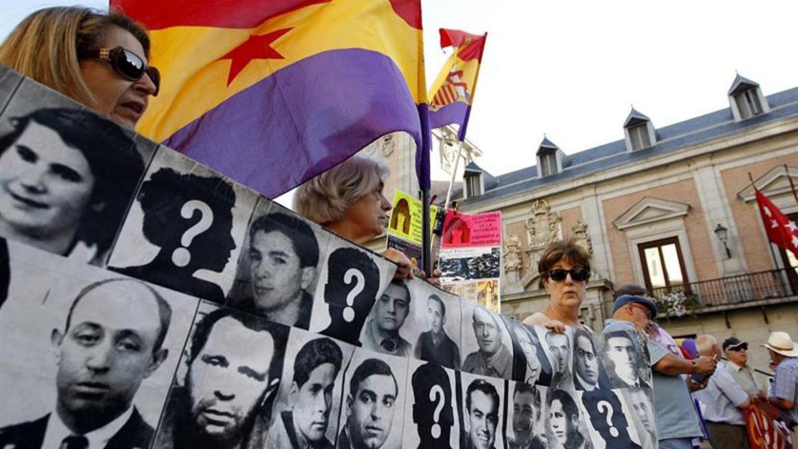 Unas 150 personas se concentran para eliminar calles franquistas de Madrid en una imagen de archivo