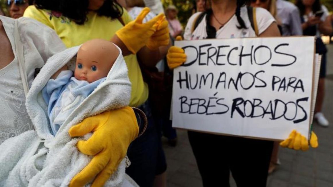 Foto de recurso de una manifestación para exigir "derechos humanos" en los casos de 'bebés robados' EFE