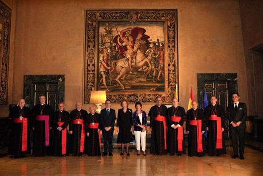 Su Majestad la Reina Doña Sofía junto a las autoridades religiosas en la Embajada de España ante la Santa Sede - NATALIA RUIZ/CASA REAL