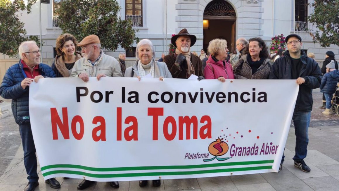 Manifestación de Granada Abierta contra la fiesta de la Toma