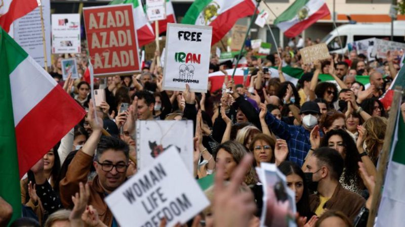 Las manifestaciones en apoyo a las mujeres iraníes se han producido en varios países del mundo en los últimos meses.Henning Kaiser / dpa - Only For Use In Spain