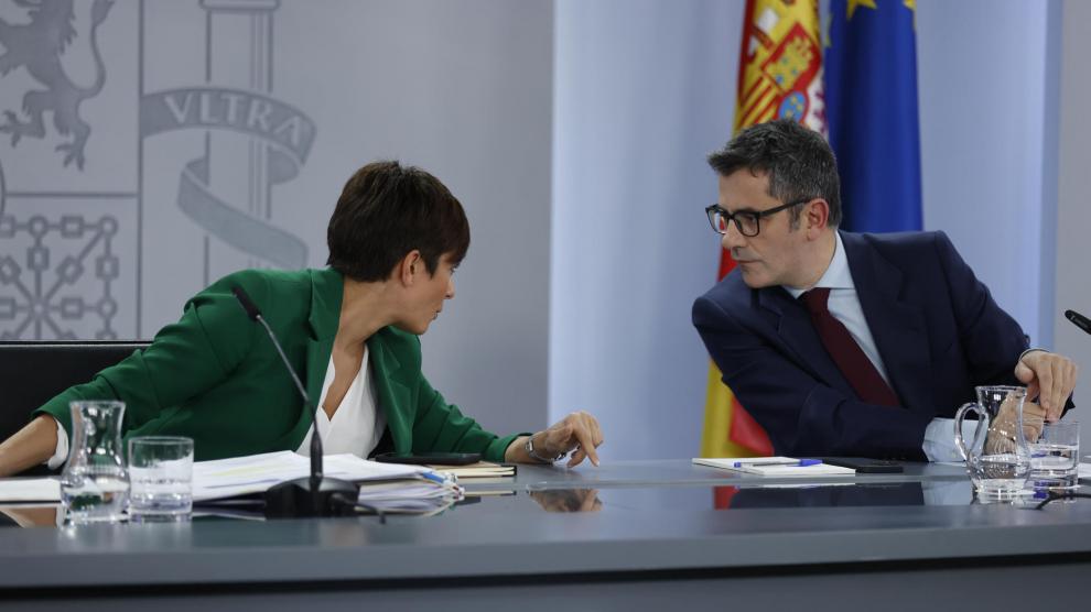 La ministra portavoz, Isabel Rodríguez, y el de Presidencia, Félix Bolaños, en la rueda de prensa tras el Consejo de Ministros.EFE