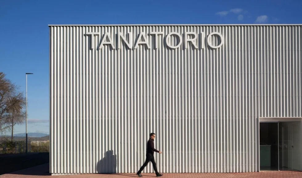 Fotografía del Tanatorio del Carmen, en Torreaguera, Murcia.