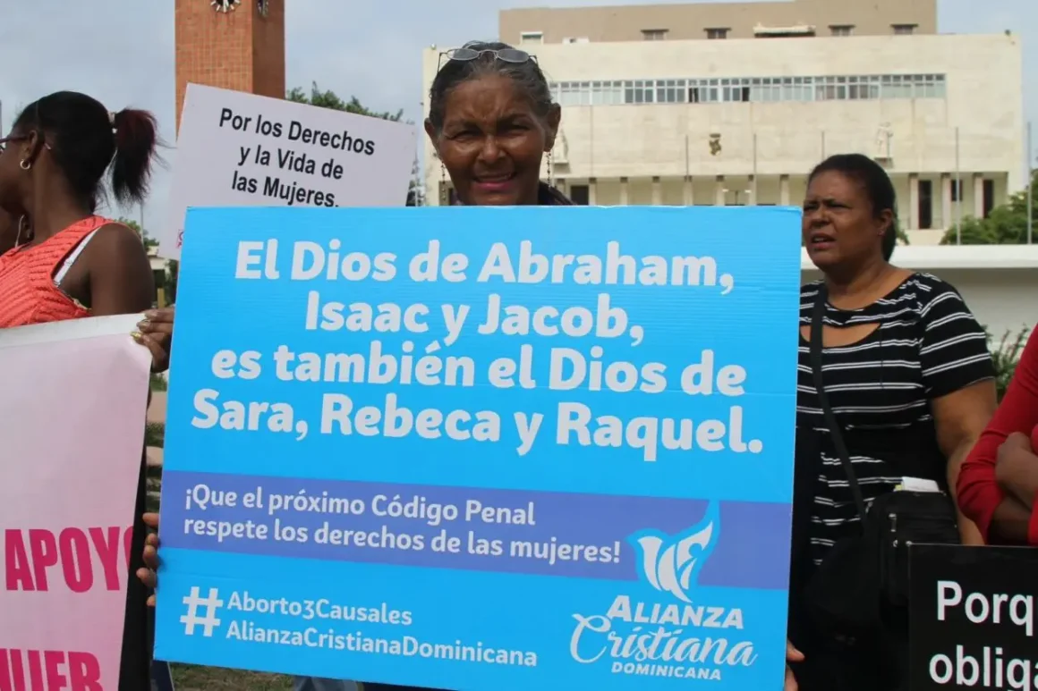 Manifestación de activistas cristianas por el derecho al aborto