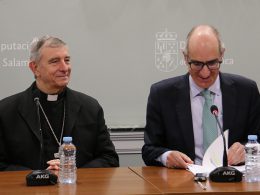 Firma de la renovación del convenio de la diócesis con la Diputación de Salamanca que aporta 300.000 euros para el mantenimiento de los templos