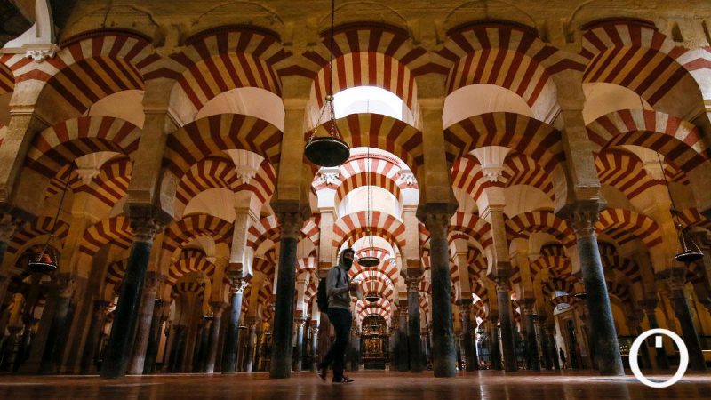 Interior de la Mezquita-Catedral de Córdoba, declarada Patrimonio de la Humanidad por la Unesco.