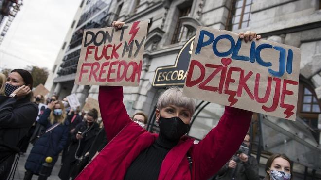 Manifestacion en Varsovia contra las nuevas restricciones de la ley del aborto en Polonia. / ATTILA HUSEJNOW