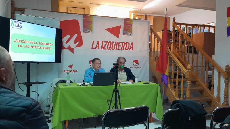 El presidente de la asociación Europa Laica, Juanjo Picó, y el coordinador de IU en Ávila Jesús Cornejo.