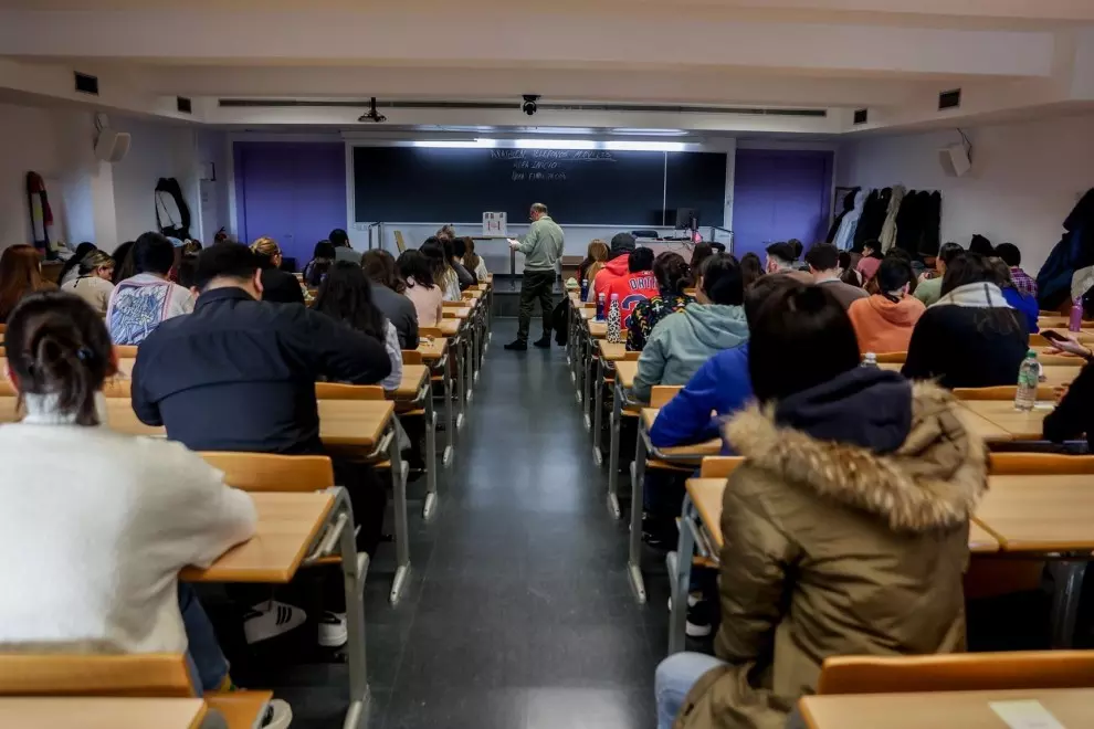 Un grupo de estudiantes en la Facultad de Informática de la Universidad Complutense. — Ricardo Rubio / Europa Press