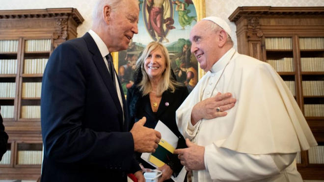 Biden, su esposa Jill y Francisco