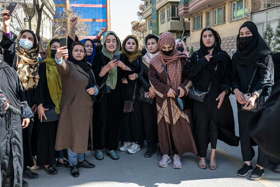 Protesta de un grupo de afganas por el Día de la Mujer, el 8 de marzo en Kabul.- (AFP)