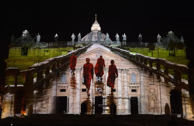 Proyección de un espectáculo de luces en el Vaticano para impulsar un acuerdo sobre el cambio climático, en el año 2015. Foto: Reuters