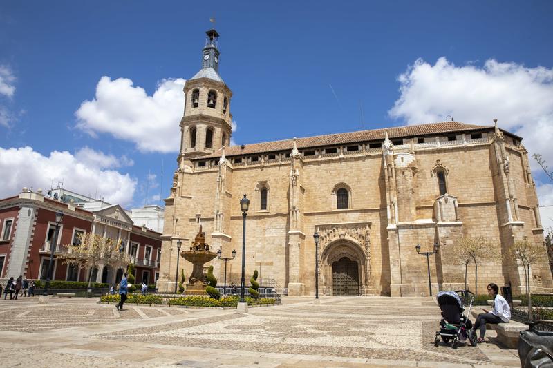 La iglesia de la Asunción en la Plaza de España de Valdepeñas, Ciudad Real. David F. Sabadell