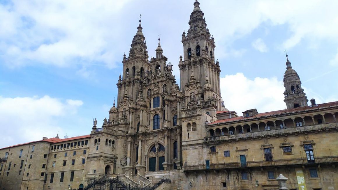 Imagen de la catedral de Santiago desde la Praza do Obradoiro.