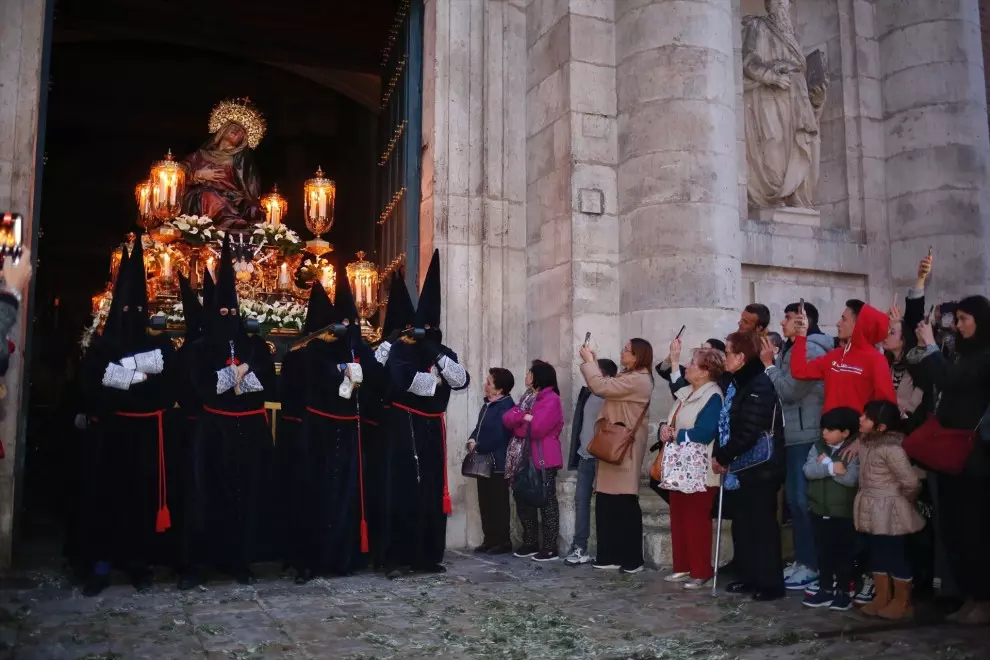 Procesión del Encuentro de la Santísima Virgen con su hijo en la Calle de la Amargura, a 4 de abril de 2023, en Valladolid. — Joaquín Rivas / Europa Press