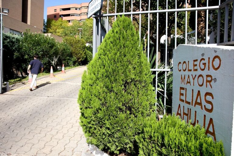 Entrada del Colegio Mayor Elías Ahúja. - Elías Hellín / Europa Press