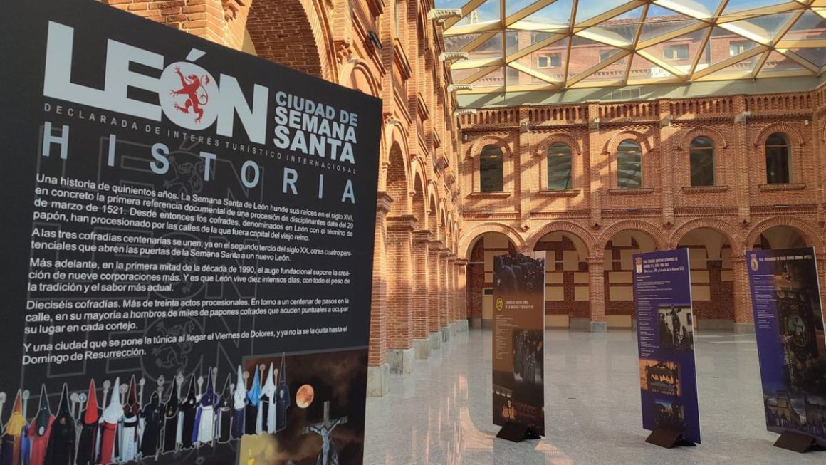 Poco más que paneles se pueden visitar en el amplio interior del museo de Semana Santa de León.
