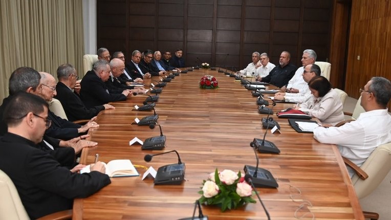 Reunión de funcionarios del Gobierno y la Iglesia Católica de Cuba. Presidencia de Cuba