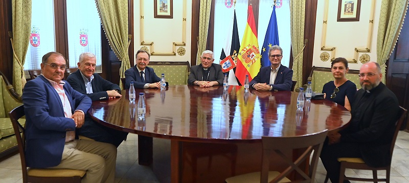 Vivas recibe al obispo de Cádiz y Ceuta y al nuevo presidente de Cáritas, Manuel Bretón