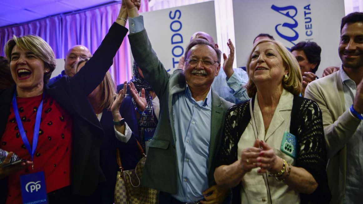 El candidato del PP a la presidencia de Ceuta, Juan Jesús Vivas, durante el seguimiento de la jornada electoral el 28 de mayo. Antonio Sempere / Europa Press