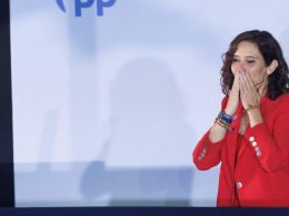 La presidenta de la Comunidad de Madrid y candidata a la reelección, Isabel Díaz Ayuso, celebra la victoria del partido en la sede nacional del PP, a 28 de mayo de 2023 EP