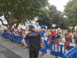 Protesta ante San Pedro, convocada esta mañana por Asturias Laica