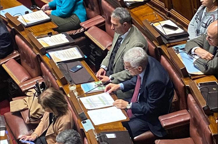legisladores en el parlamento uruguayo