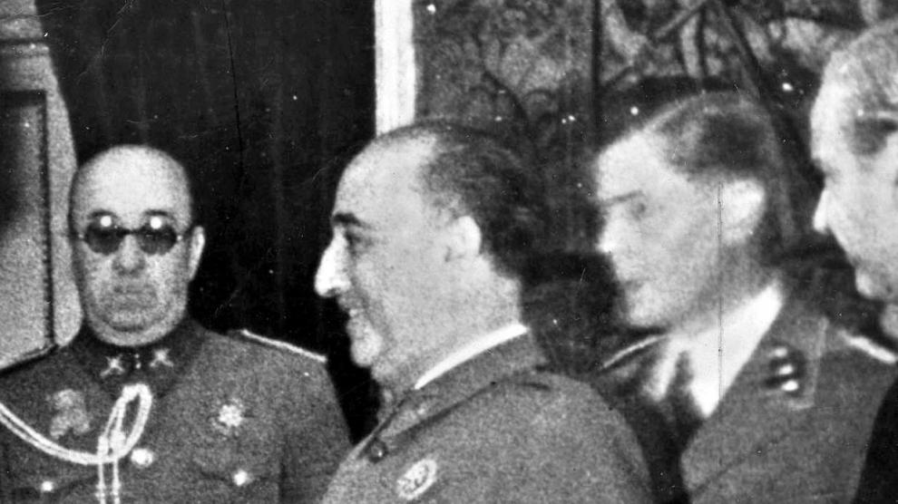 Encuentro entre Heinrich Himmler y Francisco Franco, con José Moscardo (con gafas), al fondo entre ambos.WIKIPEDIA