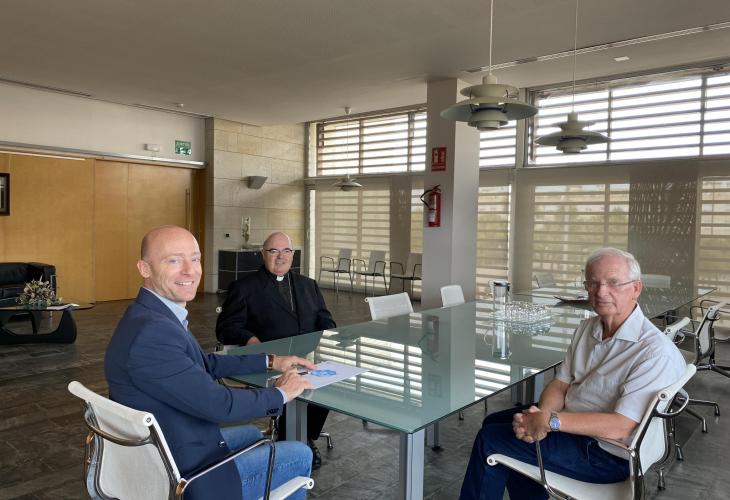 El presidente del Consell de Menorca, Dolfo Vilafranca, reunido con el obispo Gerard Villalonga y Bosco Faner, vicario general