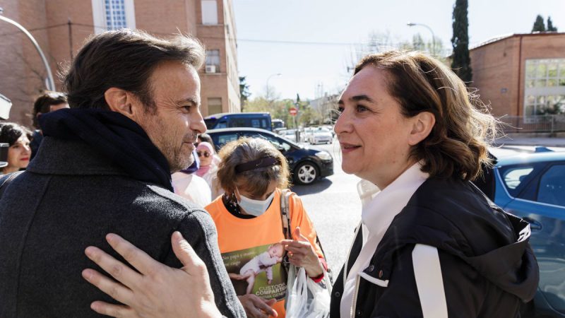 La exalcaldesa de Barcelona, Ada Colau, y su teniente de alcalde, Jaume Asens, el pasado abril. Carlos Luján / Europa Press