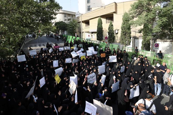 Protestas frente a la embajada de Suecia en Irán / REUTERS