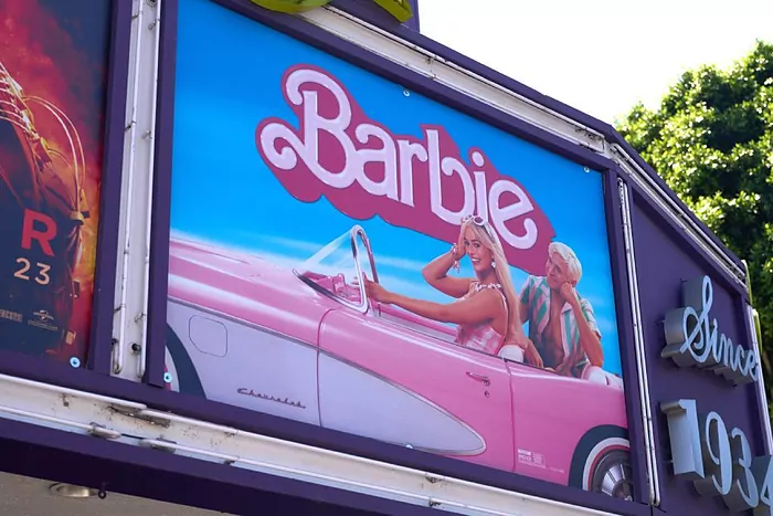 Cartel de Barbie en Los Ángeles.AP