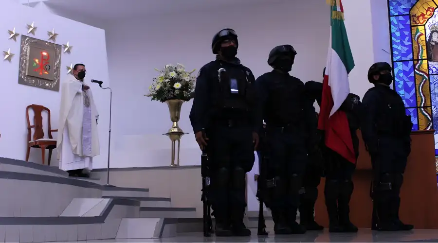 Imagen referencial / Personal del Ejército dentro de iglesia católica. Crédito: Parroquia Personal Castrense en la Ciudad de México.