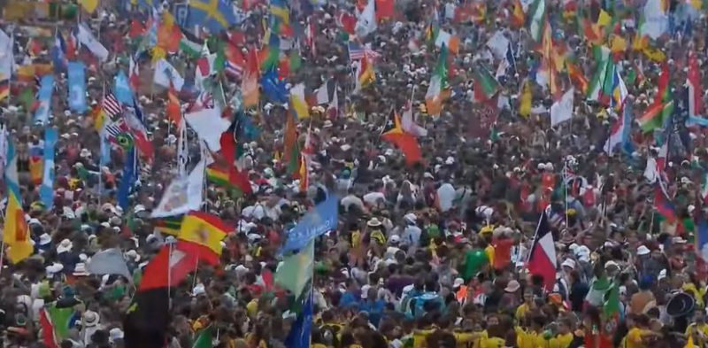 Miles de jóvenes católicos se hacinan en la JMJ de Lisboa