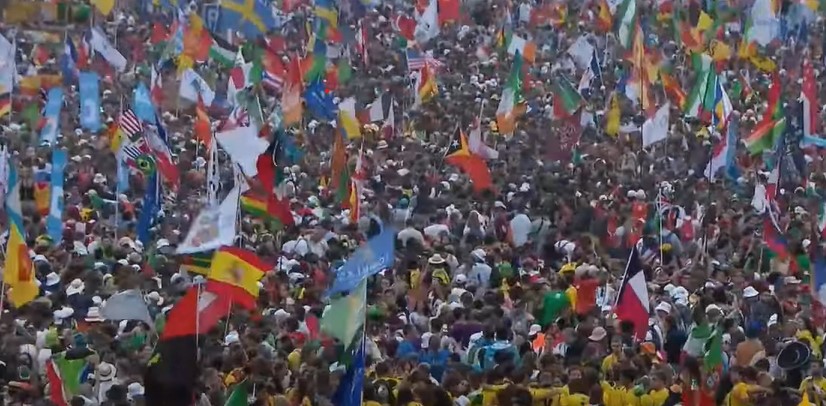 Miles de jóvenes católicos se hacinan en la JMJ de Lisboa