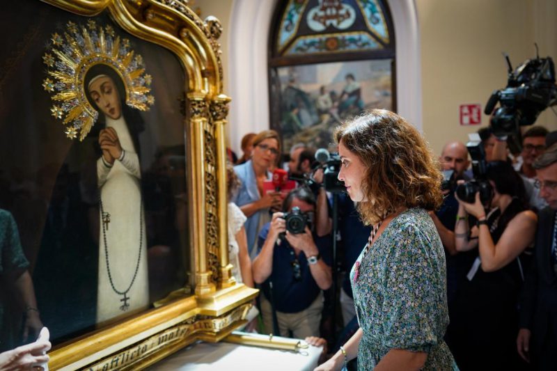 Díaz Ayuso participa en los actos conmemorativos en honor a la Virgen de la Paloma