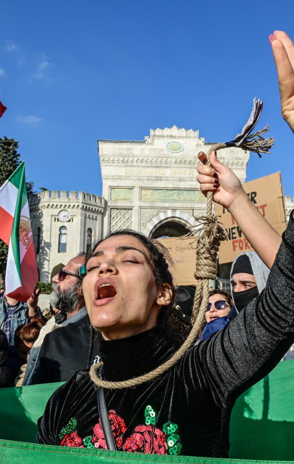 Imagen de archivo de una manifestación en Estambul (Turquía), contra la muerte de la iraní Mahsa Amini y a favor de los derechos de las mujeres en Irán.Omer Kuscu/ dia images via Getty Images