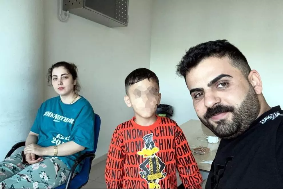 Muhamad Rahmati con su mujer, Zeynab, y el pequeño Rozhman, de solo siete años. — Cedida
