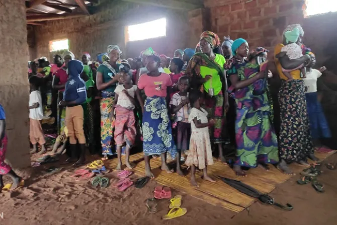 Sobrevivientes del atentado en la localidad de Naquitengue, Mozambique, el 15 de septiembre de 2023 | Crédito: Ayuda a la Iglesia Necesitada