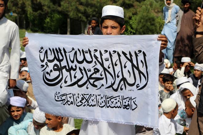 Estudiantes talibanes celebran el segundo aniversario de la retirada de EEUU de Afganistán / STRINGER