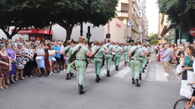 La Corporación Municipal de Almería, la Diputación, representantes de la Junta de Andalucía y militares en la procesión de la Virgen del Mar